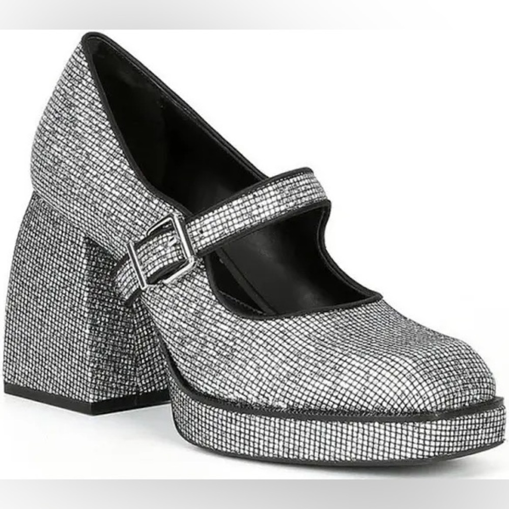 GB Gianni Bini 2-Night shiny Mary Jane platform pump Size 6.5